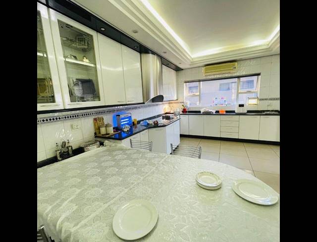 8 BEDROOM HOUSE FOR SALE IN LENASIA EXT 5